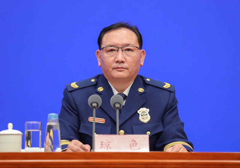 欧美老女人日逼应急部党组成员、消防救援局局长琼色出席新闻发布会